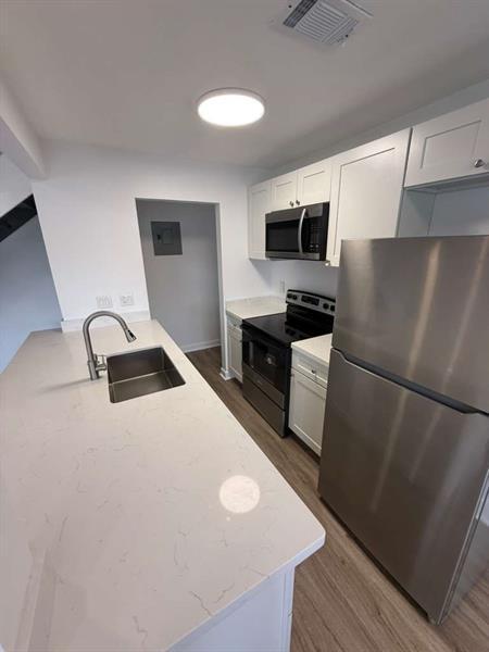 Building Photo - 900 E Tiffany Dr