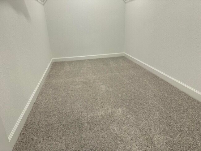 Building Photo - 10468 NW Suncrest Lp