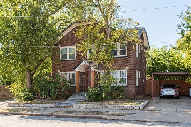 Building Photo - 1715 N Douglas Ave
