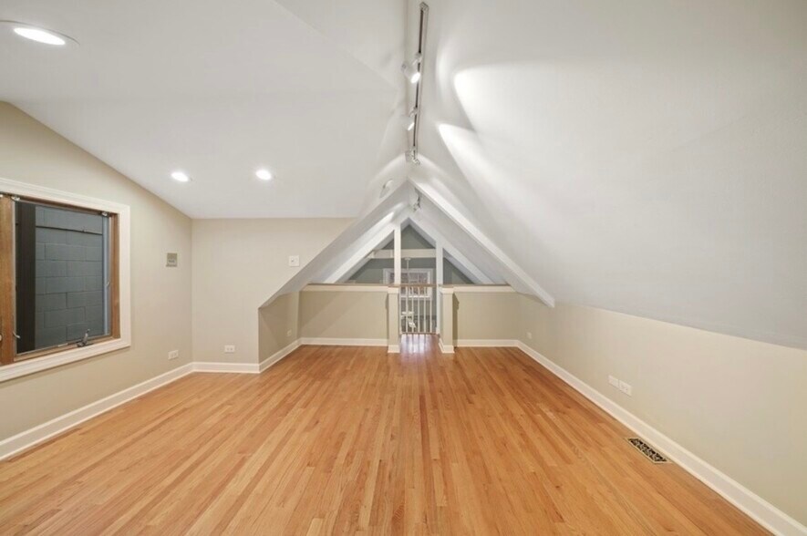 Building Photo - 1548 N Honore St
