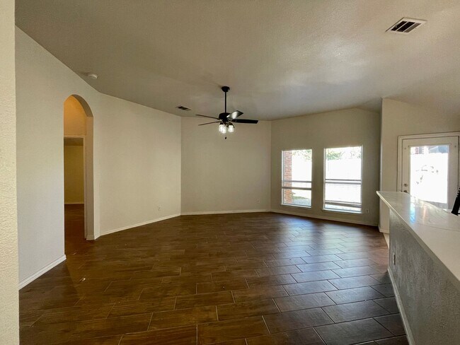 Building Photo - Gorgeous 4-bedroom home!