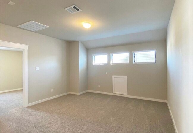 Building Photo - 184 Threshing Rd