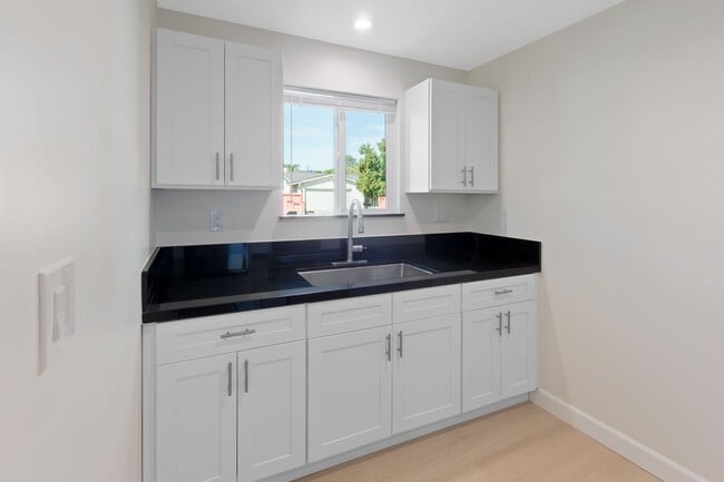 Building Photo - Private 1BD ADU Retreat with Spacious Private Rear Yard – Near CSUN