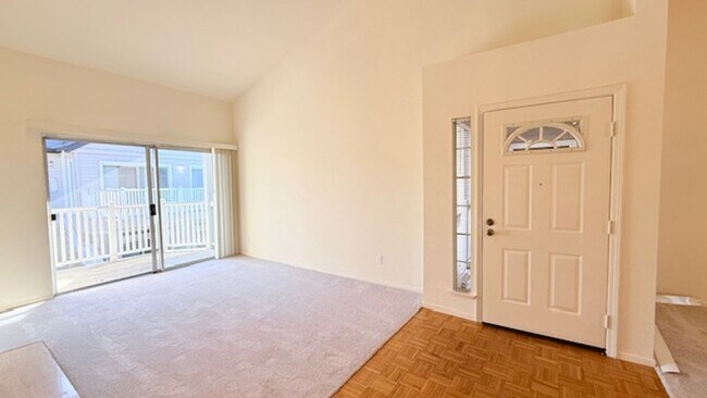 Building Photo - Charming 2BD/2BA + Loft, Upper Unit Condo in Alamo- Available NOW!