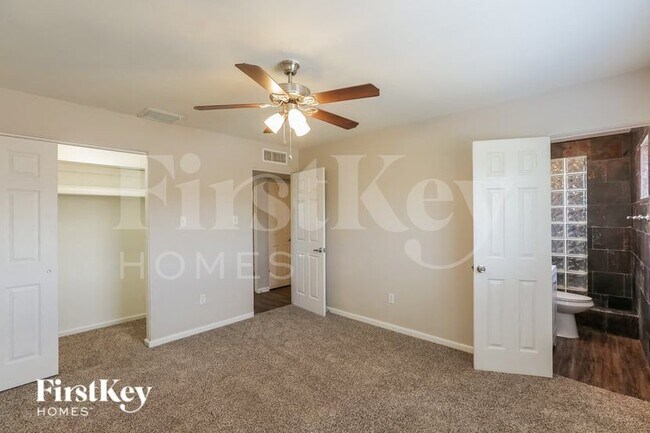 Building Photo - 1007 W 10th St