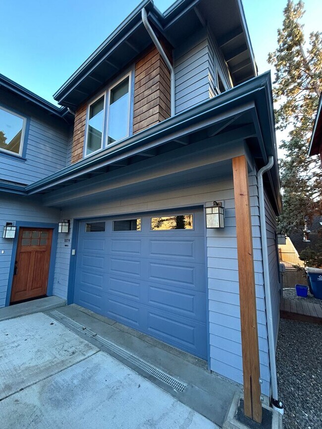 Building Photo - 1079 NW Quincy Ave