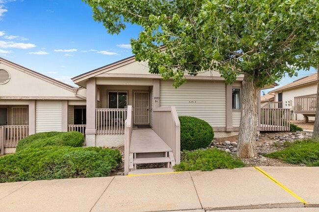 Building Photo - 3171 Shoshone Dr