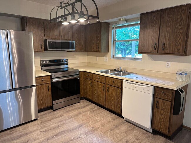 Building Photo - 3 BR 2.5 BA in Hilliard Schools