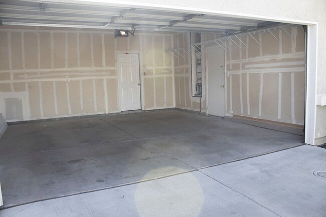 Building Photo - 3 Bed 2 Bath 55+ community of Miners Villa...