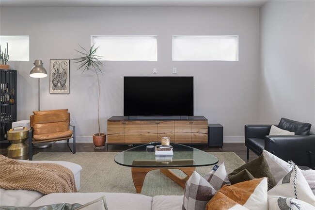 Building Photo - 6021 Seville Dr