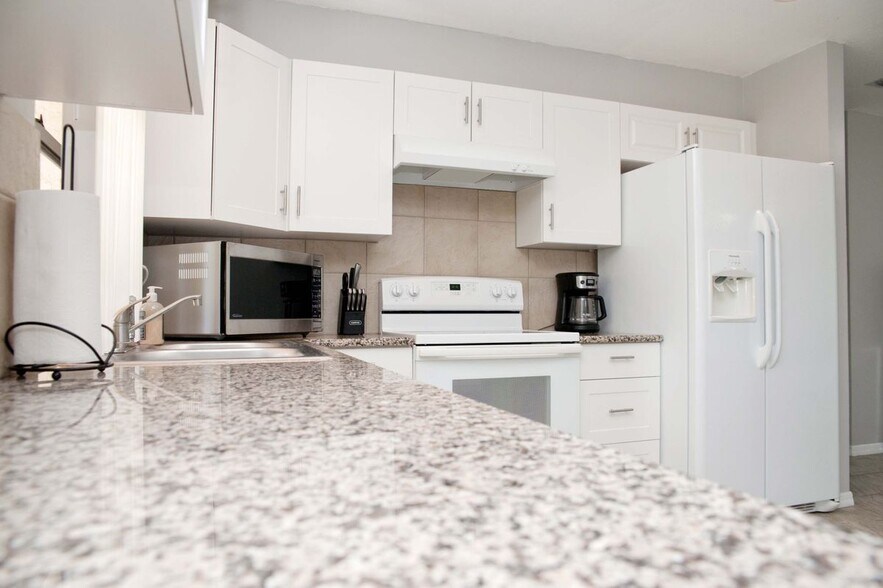 Building Photo - 722 SE Thanksgiving Ave