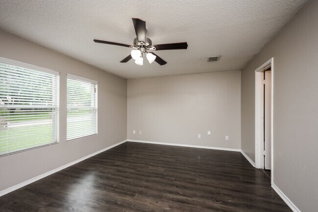 Building Photo - 1416 Daisy Dr