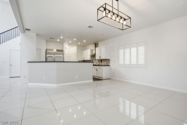 Building Photo - 7285 Winding Creek Dr