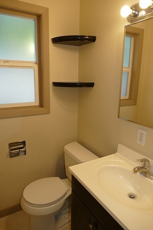 Building Photo - SE Arista Dr - 1 bedroom apartment in the ...