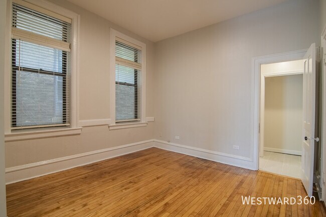 Building Photo - 2056 N Halsted St