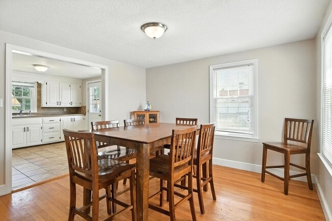 Building Photo - 1118 Boston Rd