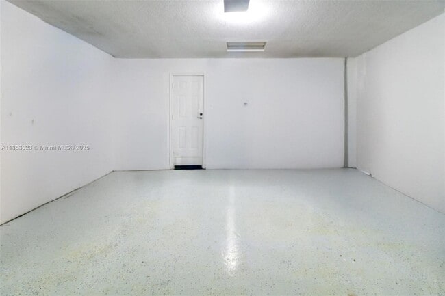 Building Photo - 1610 Sandpiper Cir