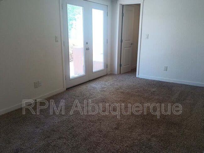 Building Photo - 504 San Clemente Ave NW