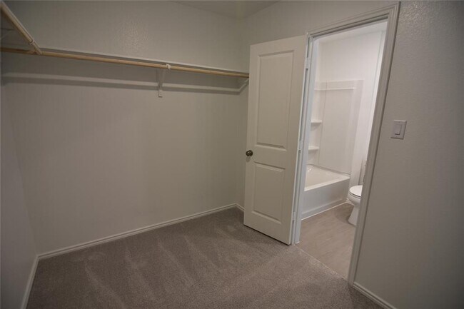 Building Photo - 373 Keefer