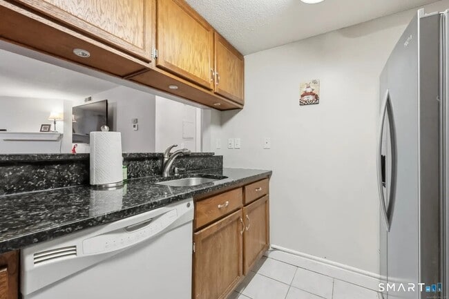 Building Photo - 46 Little Oak Ln