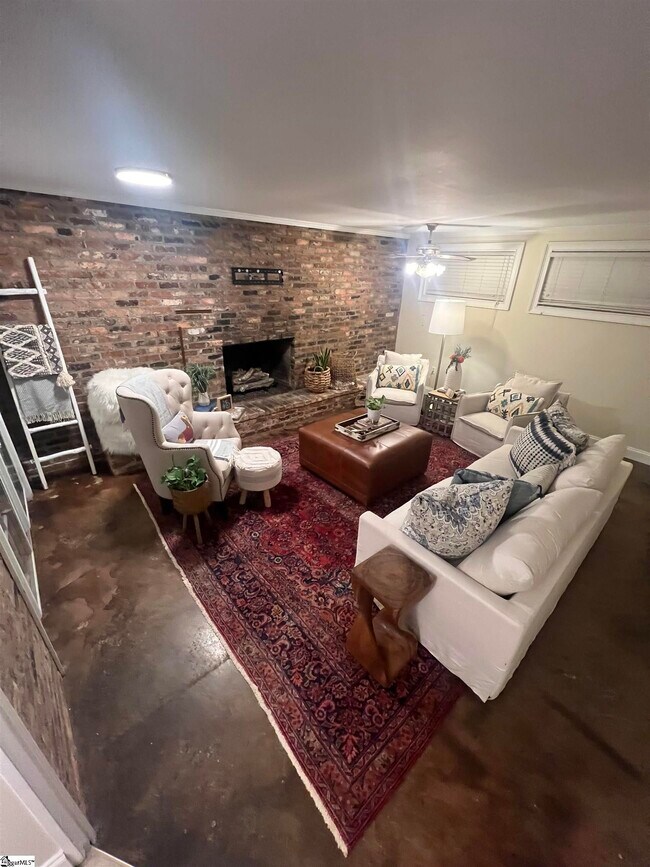 Building Photo - 10 Buist Ave