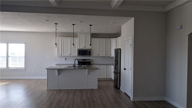 Building Photo - 170 High Pointe Dr