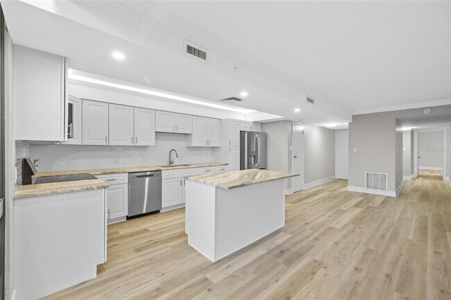 Building Photo - 3301 Bayshore Blvd