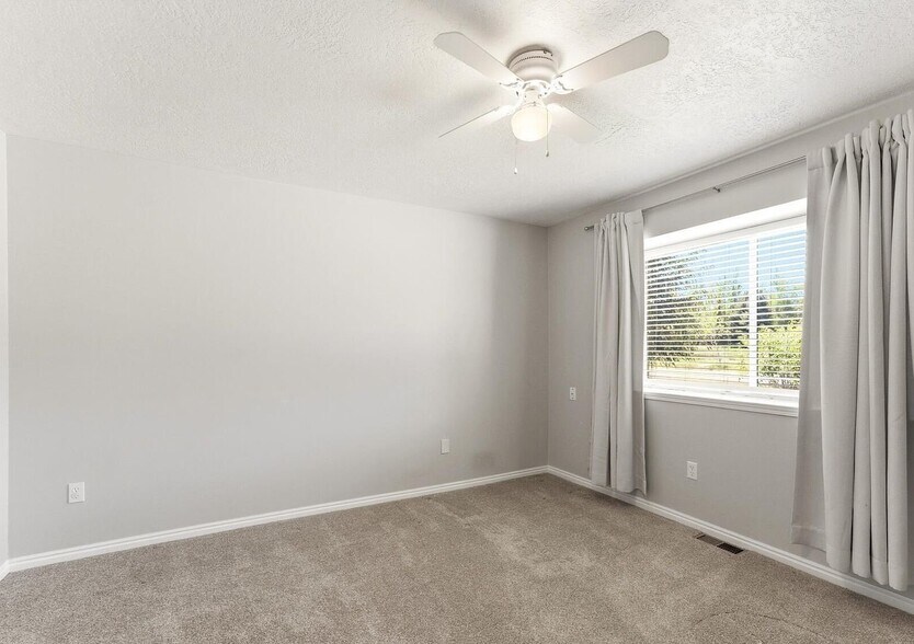 Building Photo - 1422 Cutter Ln