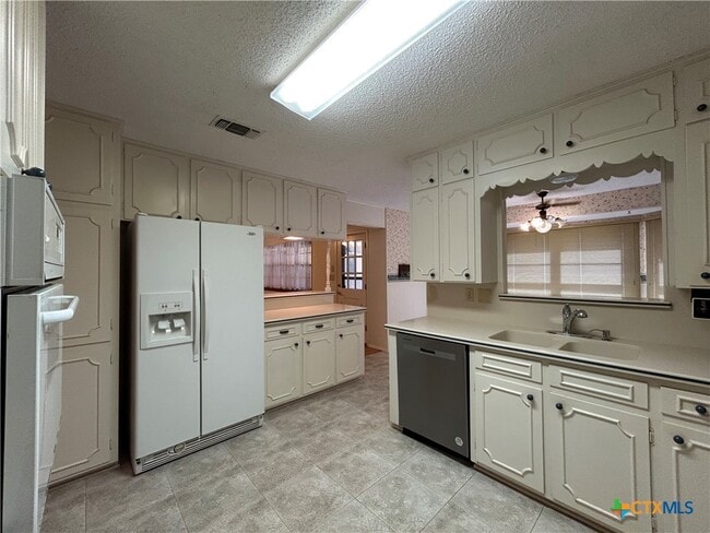 Building Photo - 11 La Mesa Dr