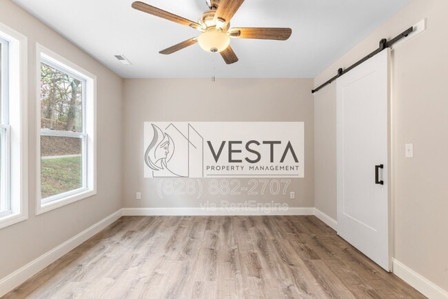 Building Photo - 16 Meadows Town Rd