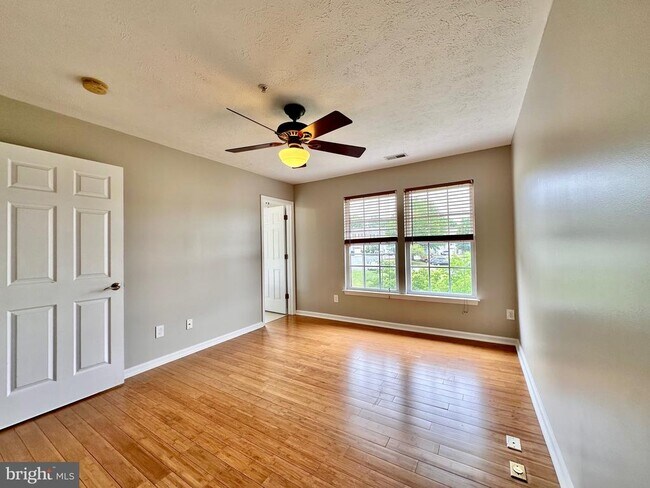 Building Photo - 2107 Mardic Dr