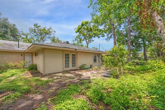 Building Photo - 5209 De Milo Dr