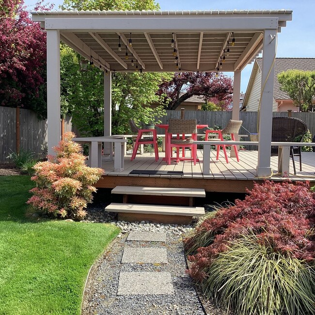 Building Photo - Charming Mukilteo Rambler in Fair Harbor
