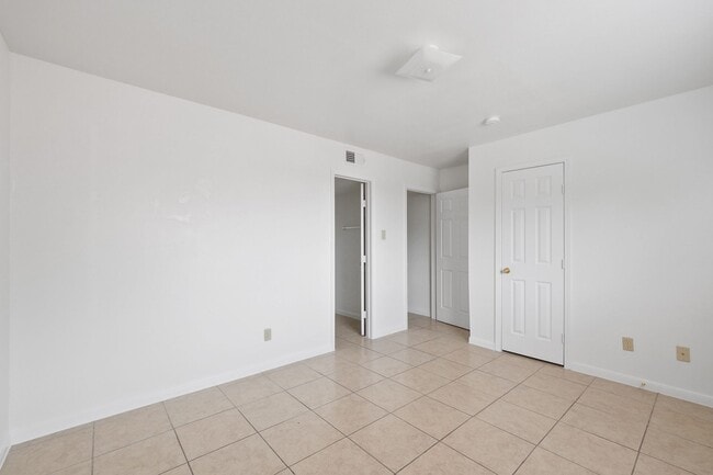 Building Photo - La Paloma Village Apartments