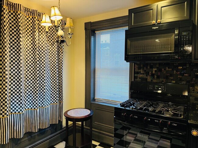 Building Photo - 125 Essex St