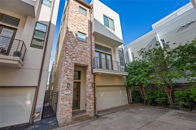 Building Photo - 802 W Drew St