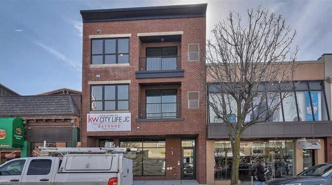 Building Photo - 536 Broadway