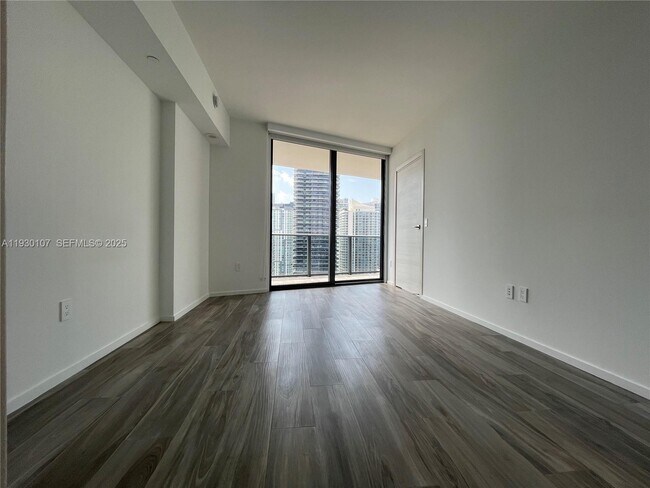 Building Photo - 801 S Miami Ave