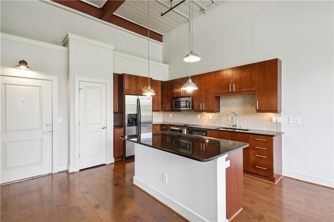 Building Photo - 1261 Caroline St NE