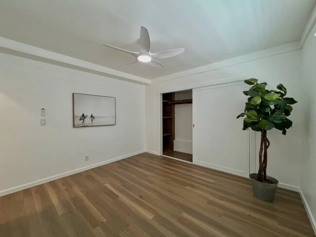 Building Photo - 5819 Carlton Way