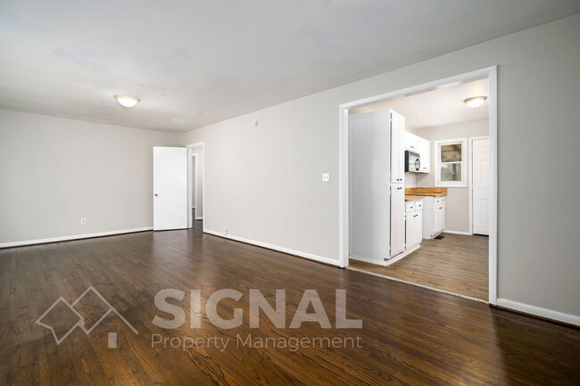 Building Photo - 213 Lake Dr Cir NE