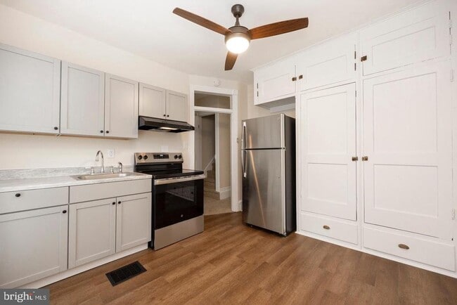 Building Photo - 524 N Franklin St