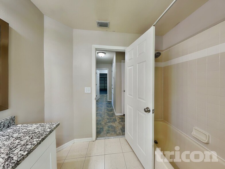 Building Photo - 4518 Saddle Creek Pl