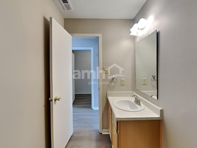 Building Photo - 2954 Hearthside Dr