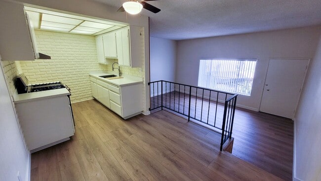Building Photo - Remodeled Upstairs 2 Bed 2 Bath Condo with...