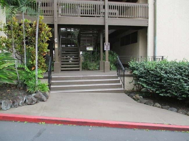Building Photo - 75-5873 Walua Rd C-208