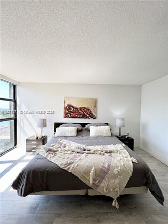 Building Photo - 5757 Collins Ave