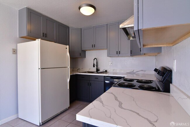 Building Photo - 359 5th Ave