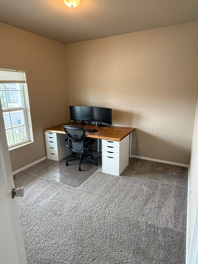 Building Photo - 9958 Golf Crest Dr