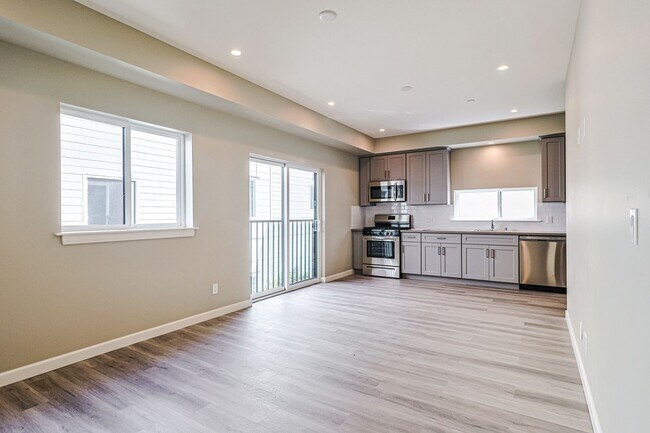 Building Photo - Luxury new construction 4 bed/4 bath in a ...